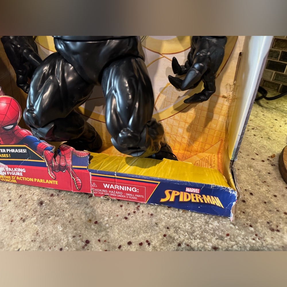 Disney Spider-Man Venom Exclusive Talking Action Figure - Picture 4 of 5
